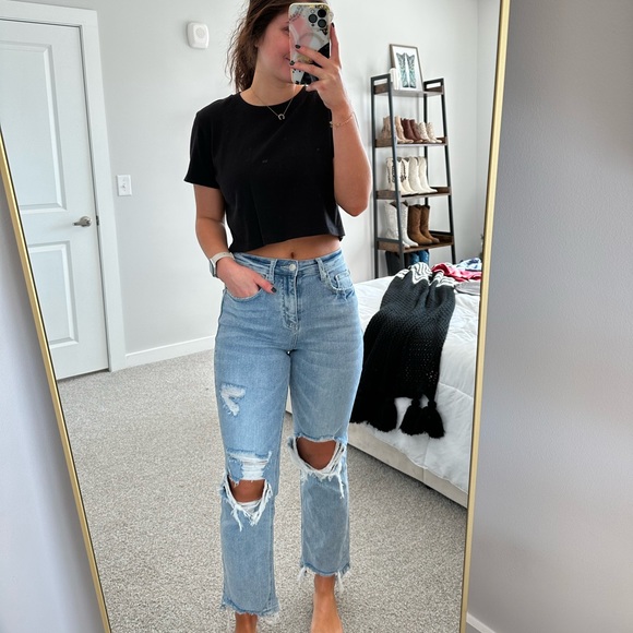 Urban Outfitters Black Cropped Tee - Picture 2 of 7